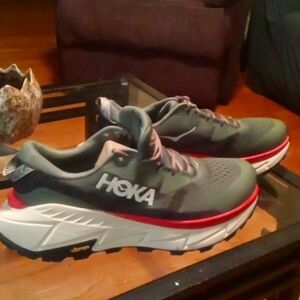 Hoka vibrant tennis pink trim